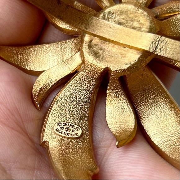 CHANEL Rare 2002 Large Gold Crystal Flower Cuff Bangle Bracelet - Picture 9 of 9